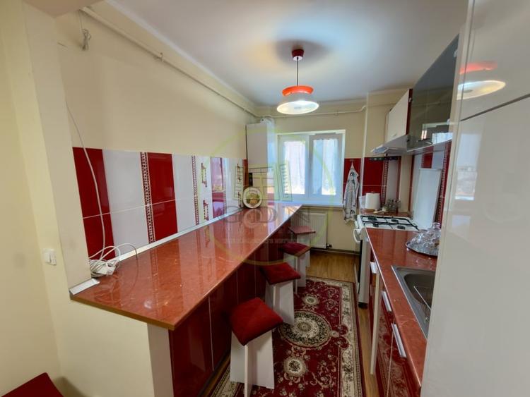 Apartament cu 2 camere semidecomandat, mobilat în Craiovița Nouă