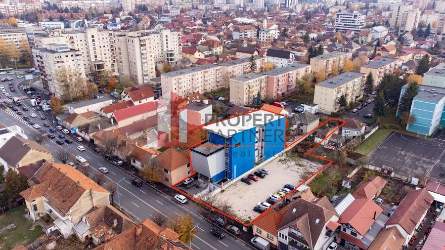 Birou, de 350 mp, în Central