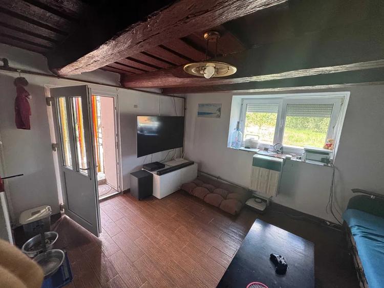 Casă cu 2 camere cu Teren 901 Mp în Central