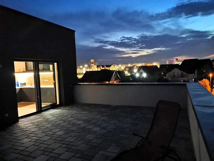 Casă cu 8 camere cu Teren 408 Mp în Central