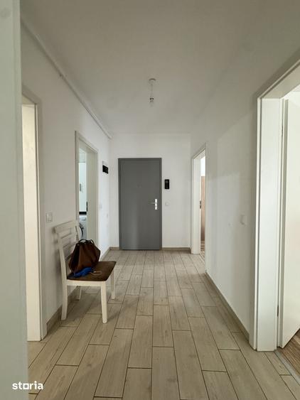 Apartament cu 3 camere în Tractorul