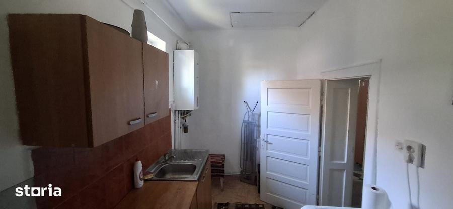 Casă cu 3 camere cu Teren 900 Mp în Central