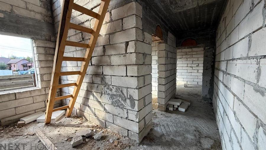 Casă cu 12 camere cu Teren 680 Mp în Podu Nărujei