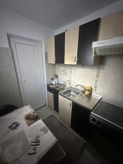 Apartament cu 2 camere semidecomandat în Petrișor