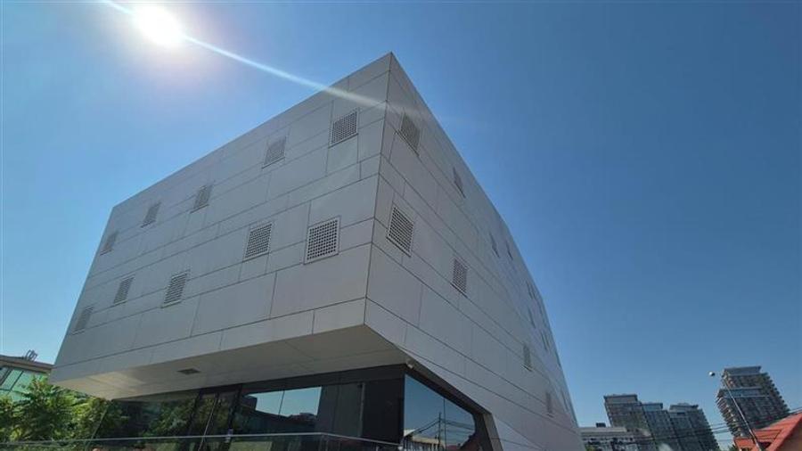 Birou, de 1,700 mp, în Central