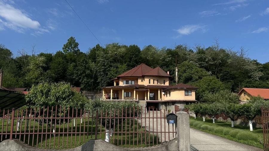 Casă cu 4 camere în Exterior Sud