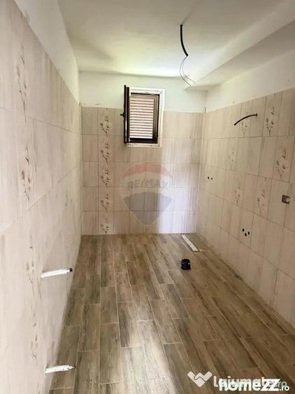 Casă cu 5 camere cu Teren 3960 Mp în Lămotești