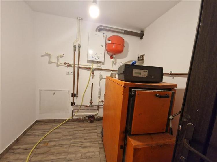 Duplex cu 12 camere cu Teren 1000 Mp în Romanii de Sus