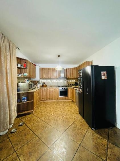 Casă cu 5 camere cu Teren 233 Mp în Pipera