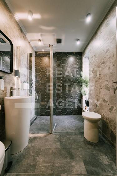 Casă individuală cu 6 camere cu Piscina în Mehedința