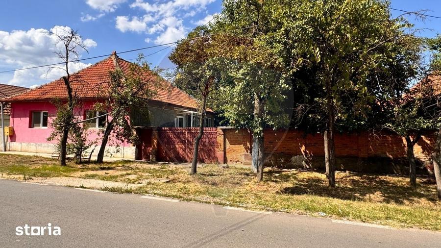 Casă cu 4 camere cu Teren 1367 Mp în Sântandrei