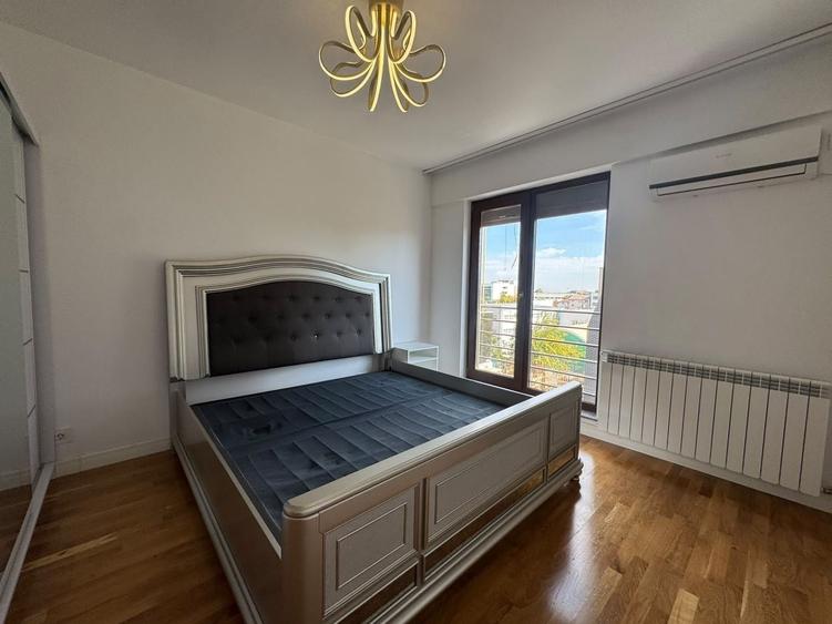 Apartament cu 3 camere semidecomandat în Băneasa