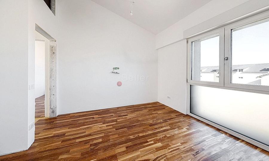 Casă individuală cu 4 camere cu Canalizare în Sânpetru