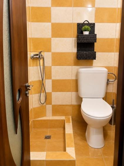Apartament cu 2 camere decomandat în Lenin