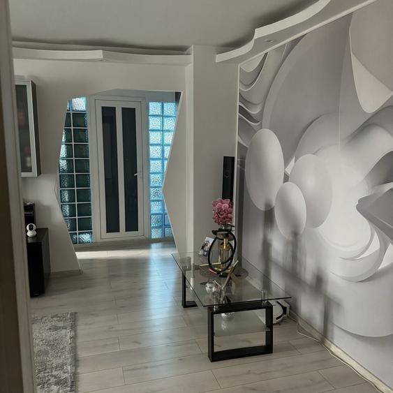 Apartament cu 3 camere semidecomandat în 13 Septembrie