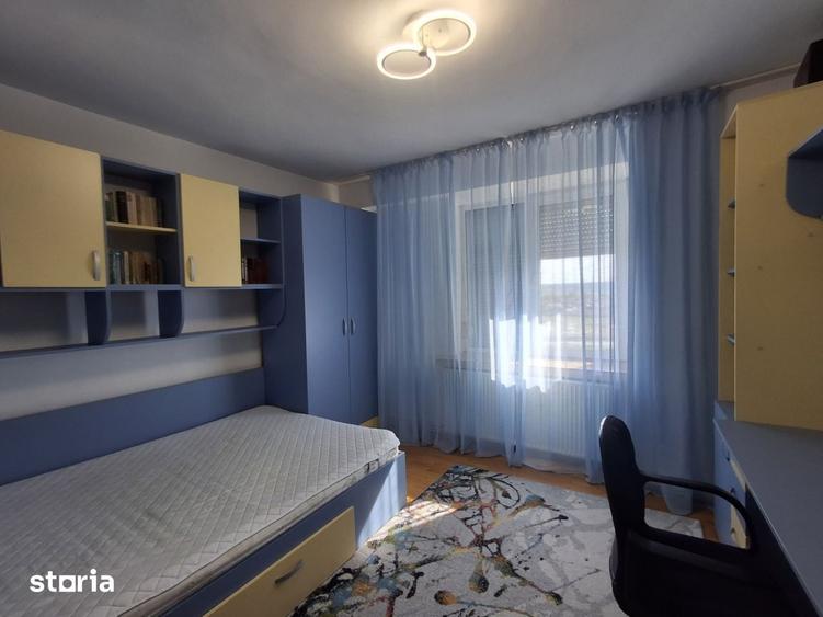 Apartament cu 3 camere decomandat, mobilat în Craiovița Nouă