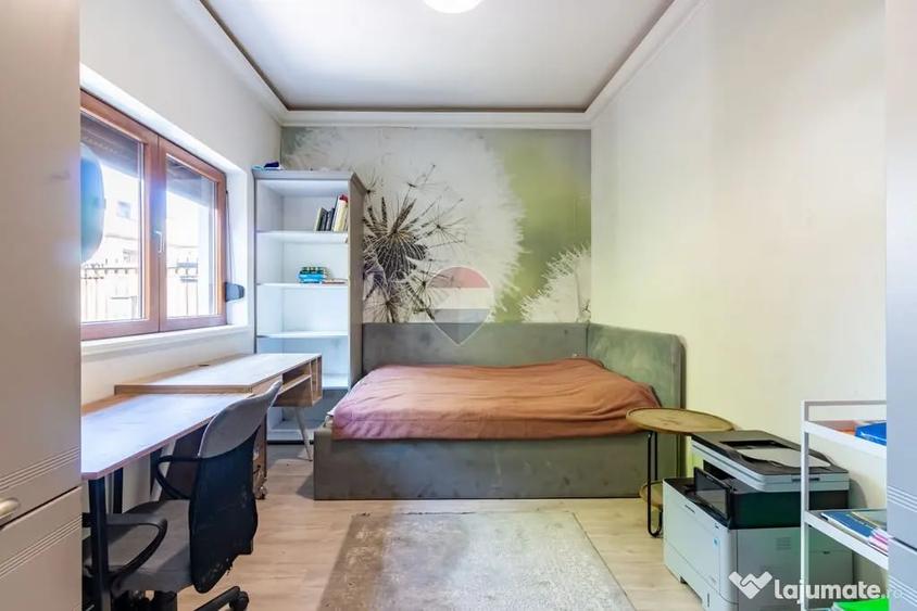 Apartament cu 4 camere semidecomandat în Turda