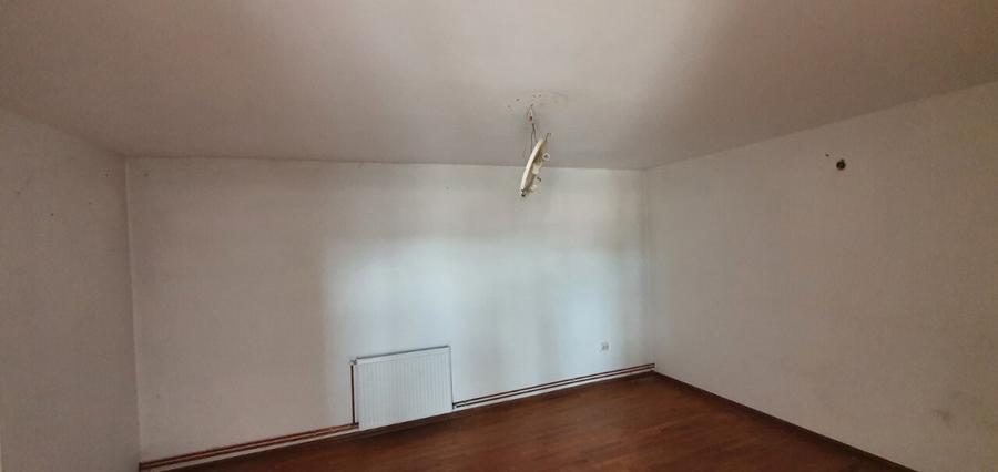 Casă cu 5 camere cu Teren 240 Mp în Nord
