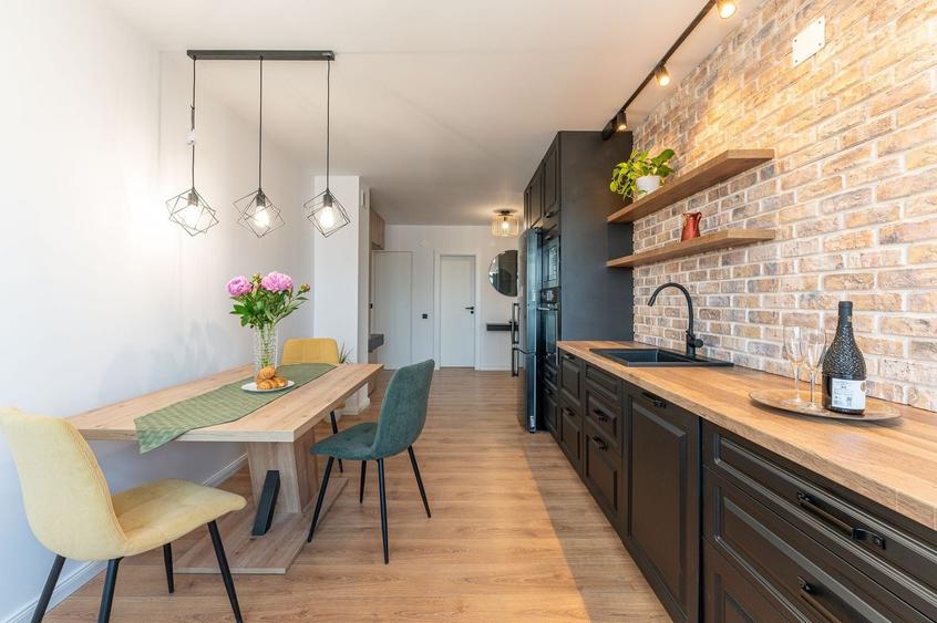 Apartament cu 4 camere decomandat, mobilat în Zorilor