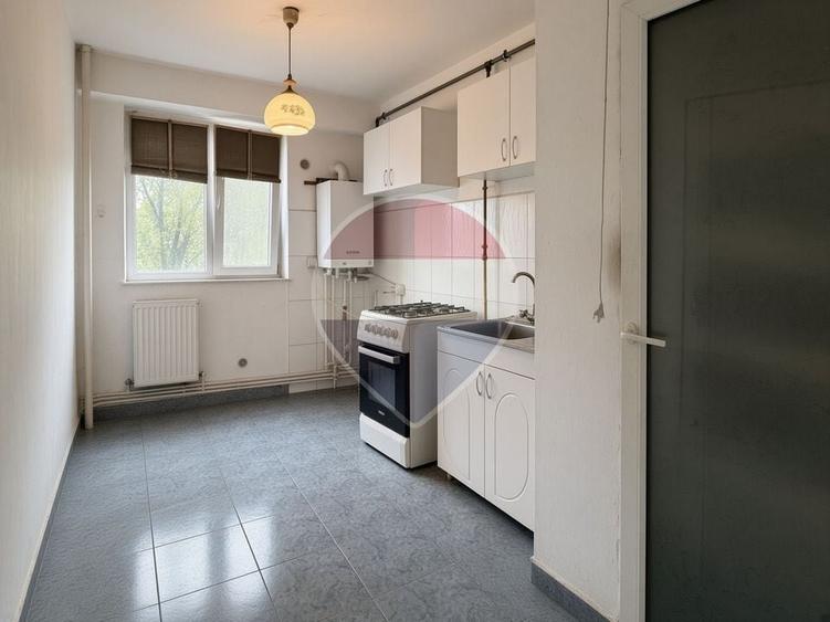 Apartament cu 2 camere decomandat în Tomis III