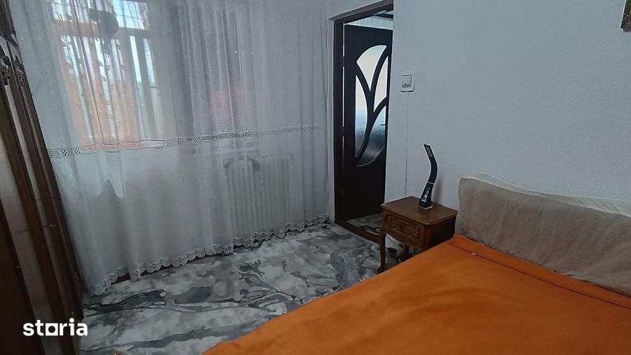 Apartament cu 2 camere nedecomandat în Republicii