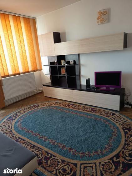 Apartament cu 2 camere semidecomandat, mobilat în Far