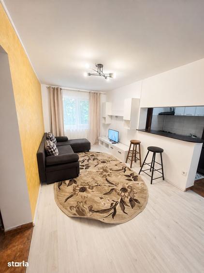 Apartament cu 2 camere semidecomandat în Podul de Piatră