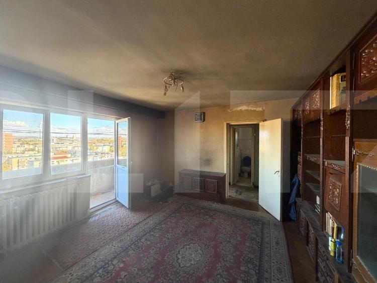 Apartament cu 3 camere semidecomandat în Craiovița Nouă