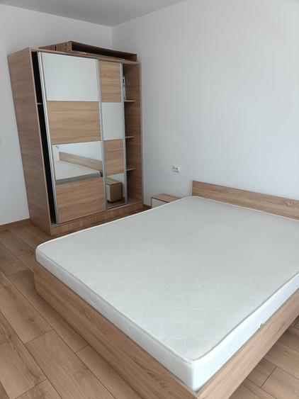 Apartament cu 3 camere semidecomandat în Florești