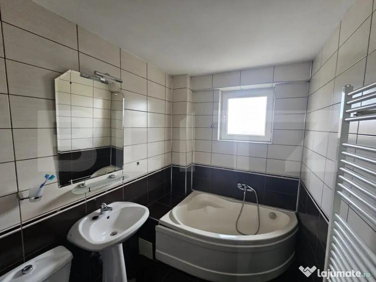 Apartament cu 3 camere decomandat, mobilat în Craiovița Nouă