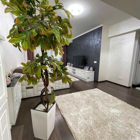 Apartament cu 3 camere decomandat în Exterior Vest