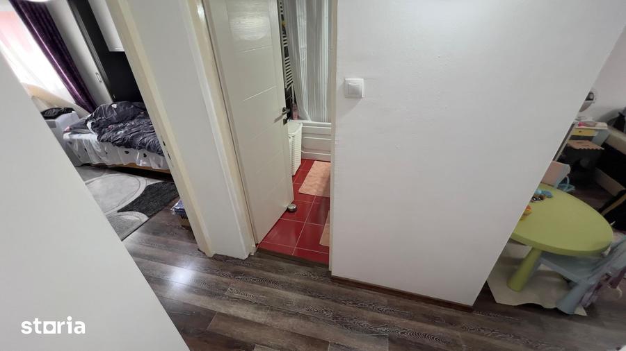 Apartament cu 3 camere decomandat în Petros