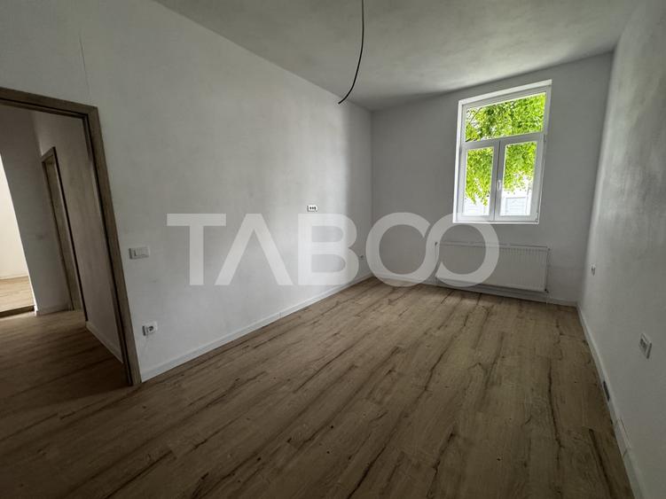Apartament cu 3 camere semidecomandat în Piața Cluj