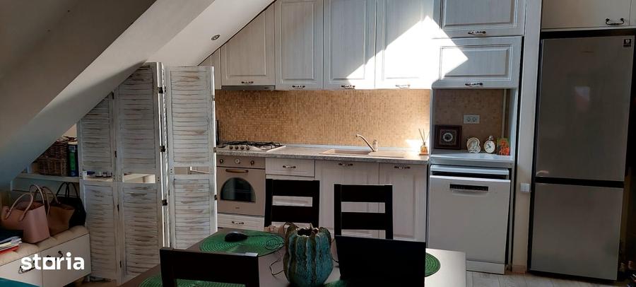 Apartament cu 3 camere în Dămăroaia