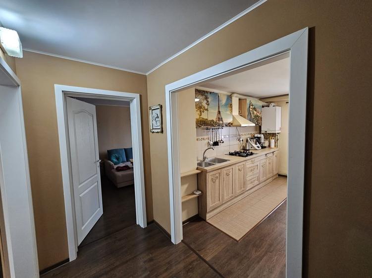 Apartament cu 3 camere decomandat, mobilat în Lipovei