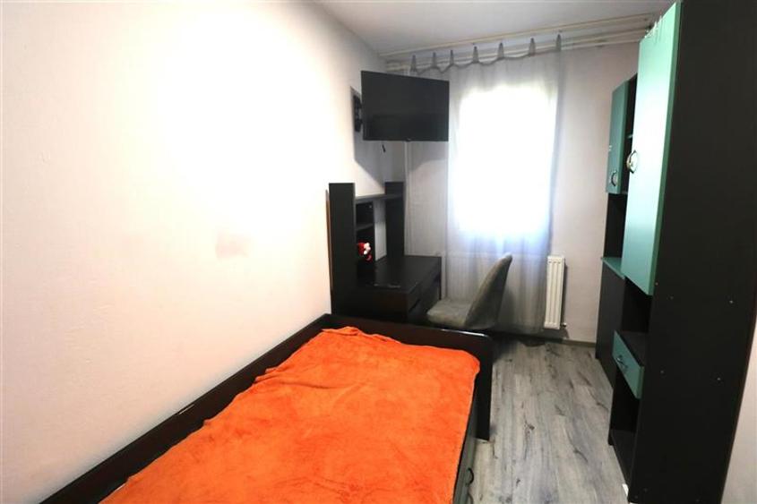 Apartament cu 3 camere decomandat în Dacia