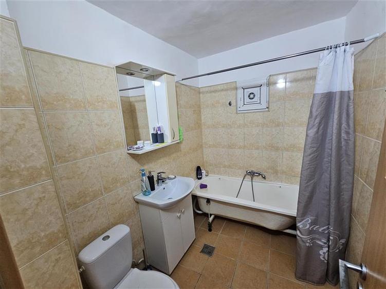 Apartament cu 2 camere decomandat, mobilat în Micro IV