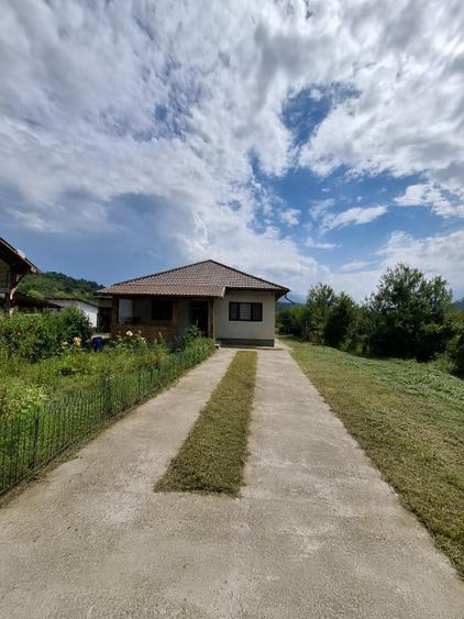 Casă cu 3 camere cu Teren 2370 Mp în Mihăești