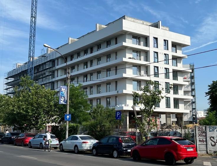 Apartament cu 3 camere decomandat, mobilat în Mihai Bravu