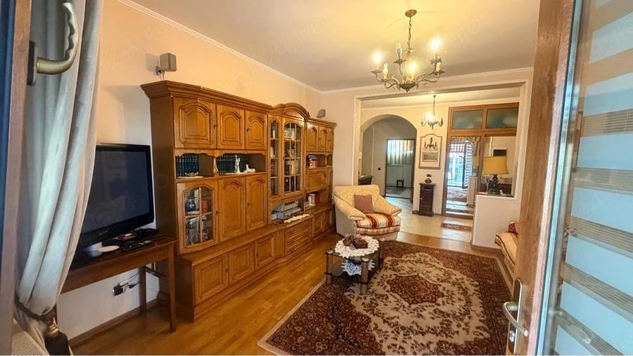 Casă cu 6 camere cu Teren 1707 Mp în Sihlea