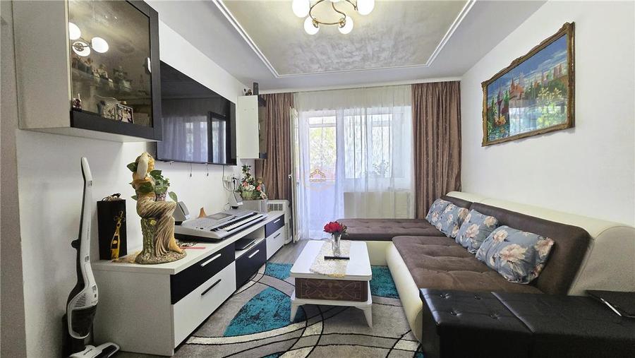 Apartament cu 2 camere semidecomandat în Botizului