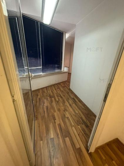 Casă individuală cu 9 camere cu Canalizare în Victoriei