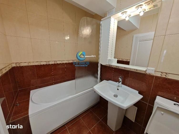 Apartament cu 3 camere decomandat în Răcădău