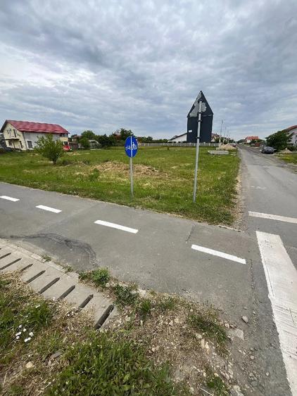 Proprietar, vand teren servicii P+2E+M langa drumul judetean - 2