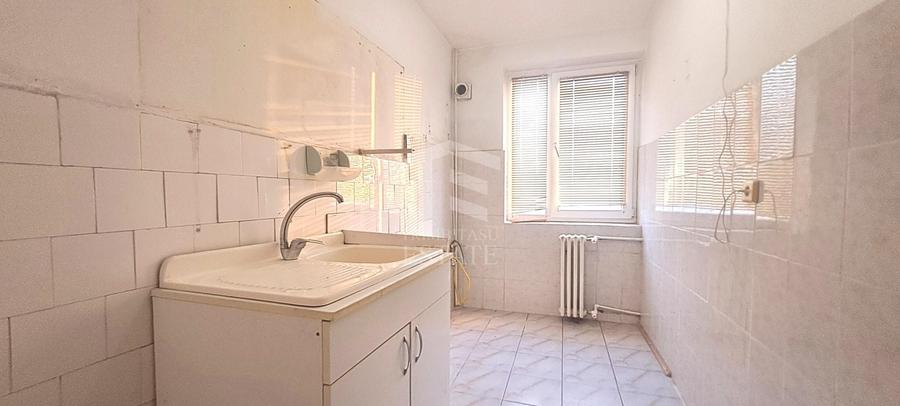 Apartament cu 3 camere decomandat în Berceni