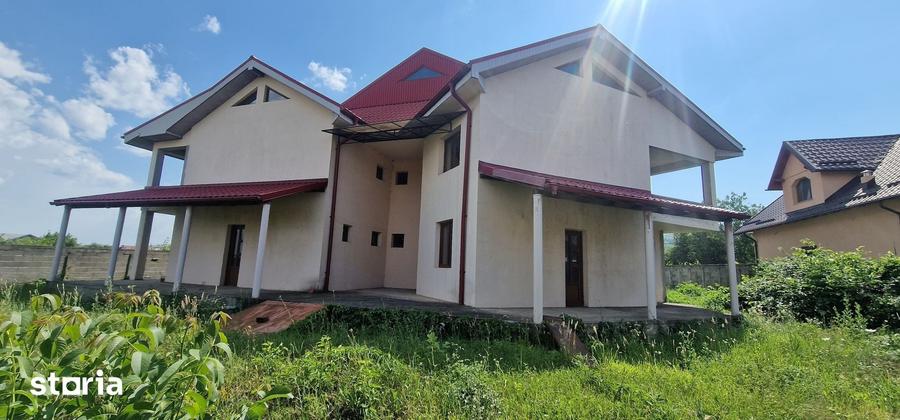 Casă cu 10 camere cu Teren 1860 Mp în Măgura