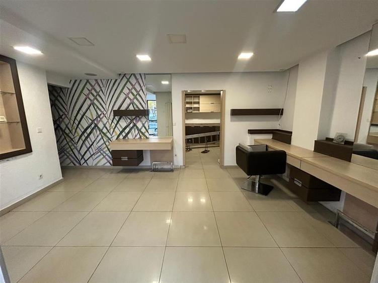 Spațiu comercial, de 61 mp, în Vlahuță