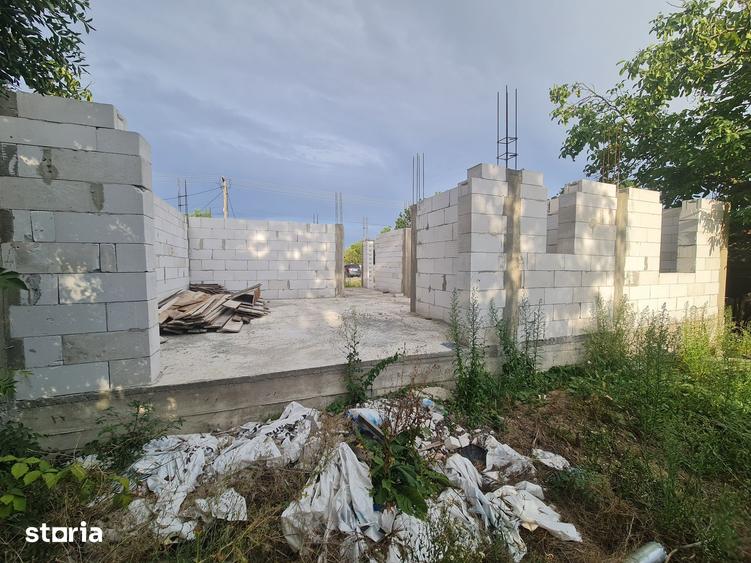 Casă cu 5 camere cu Teren 1496 Mp în Bocsig