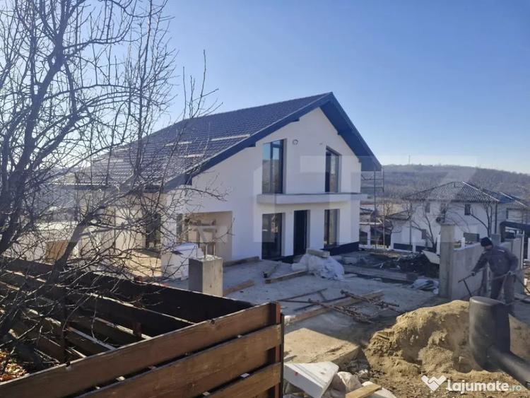 Casă cu 5 camere cu Teren 500 Mp în Valea Adâncă