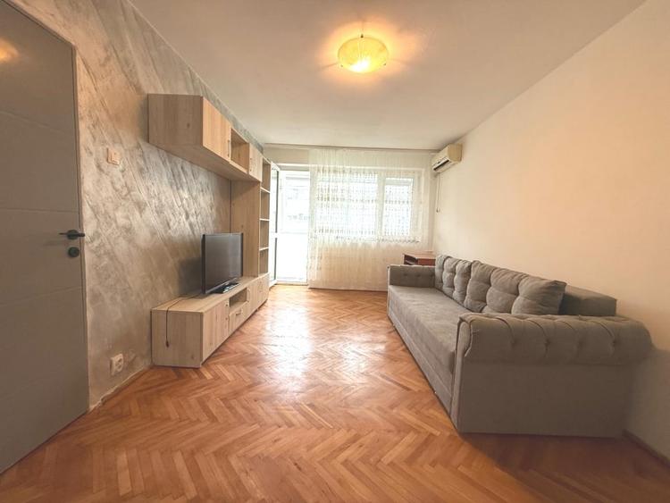 Apartament cu 3 camere decomandat, mobilat în Costin Georgian